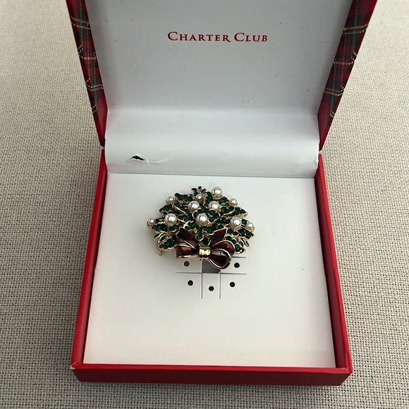 Charter Club Gold-Tone Crystal & Faux Pearl Wreath Pin/ Brooch New in Box $29.50 - Picture 3 of 6